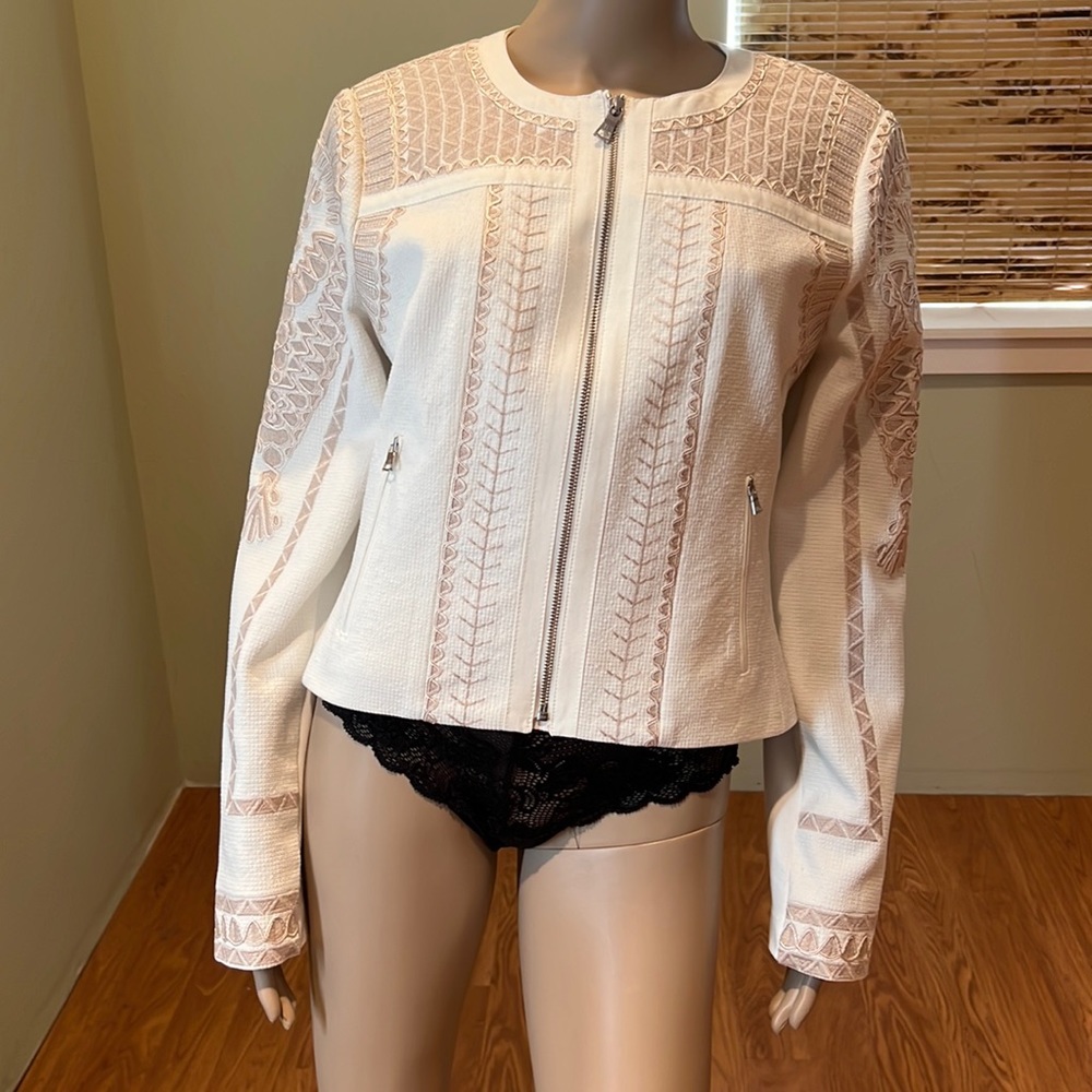 BCBGMaxAzaria Cream Brocade Jacket With Tan Embroidery Zipper Front Size L
